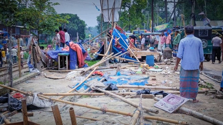 কালিয়াকৈরে রেলওয়ের অবৈধ স্থাপনা উচ্ছেদ