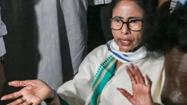 পশ্চিমবঙ্গের বিধানসভা ভেঙে দিলেন রাজ্যপাল: মমতা কি থাকছেন?