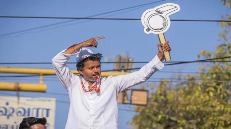 রুপালি পর্দার ‘ত্রাতা’ থেকে তামিলনাড়ুর রাজসিংহাসনে: বিজয়ের জাদুকরী উত্থান