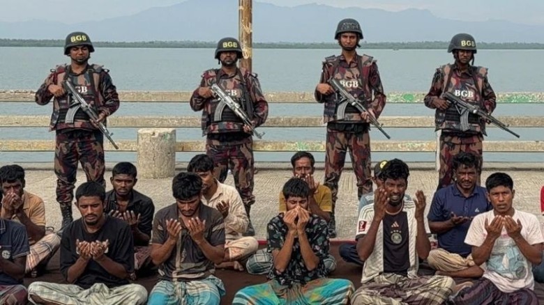 আরাকান আর্মির কবল থেকে ১৪ জেলে উদ্ধার