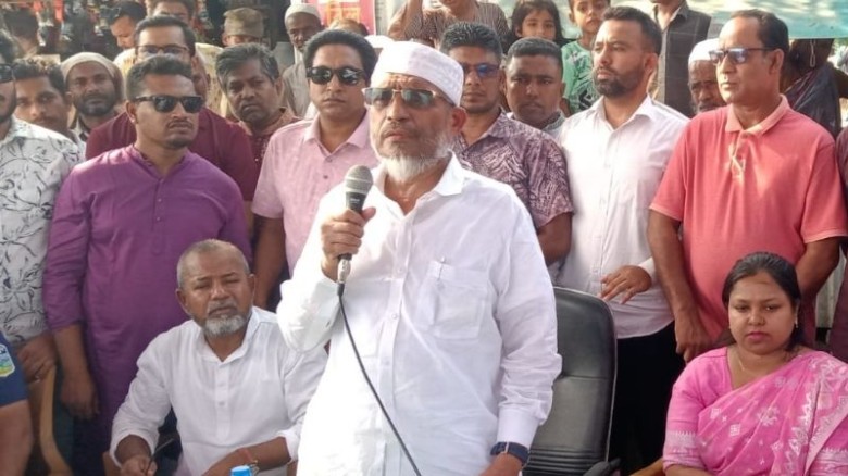 ক্ষতিগ্রস্ত কৃষকদের তালিকা করতে এমপি বাবরের নির্দেশ