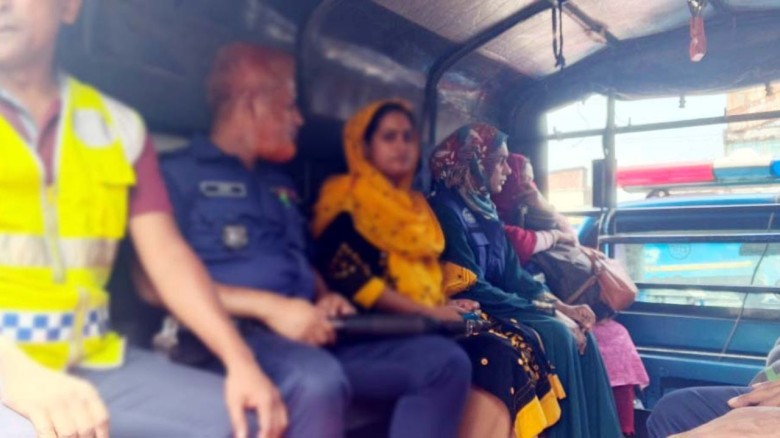 এলেঙ্গার সিনেমা হলে অনৈতিক কার্যকলাপ: আটক ৪