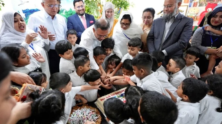 ‘প্রধানমন্ত্রী আংকেল খুব সুইট’: তারেক রহমানকে কাছে পেয়ে উচ্ছ্বসিত শিশুরা