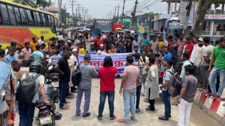 জামালপুরে জলাবদ্ধতা নিরসনের দাবিতে মহাসড়ক অবরোধ