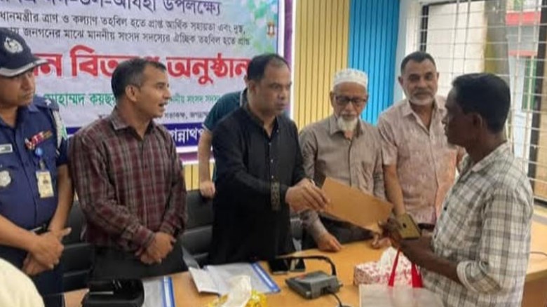 জগন্নাথপুরে প্রধানমন্ত্রীর ত্রাণ তহবিলের অনুদান বিতরণ