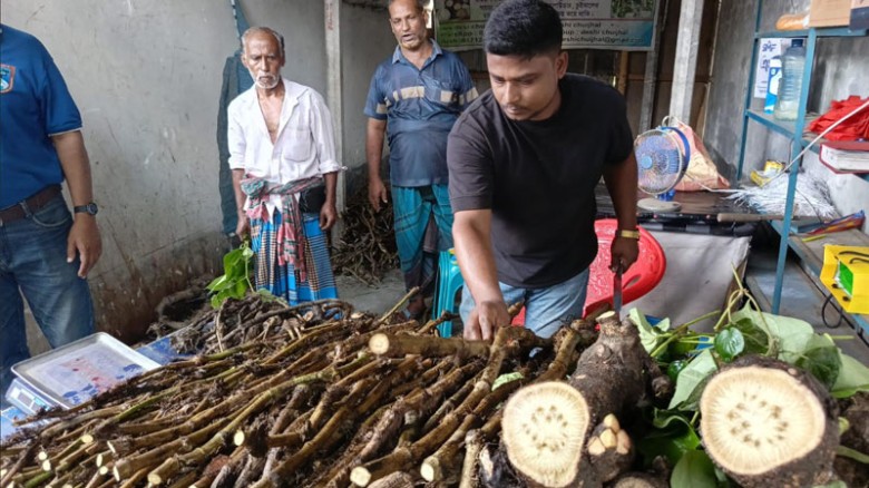 চুইঝালের ঝাঁজে সরগরম বাগেরহাটের বাজার