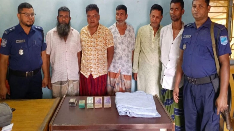 শিবপুরে জুয়ার আসর থেকে টাকাসহ গ্রেপ্তার ৫