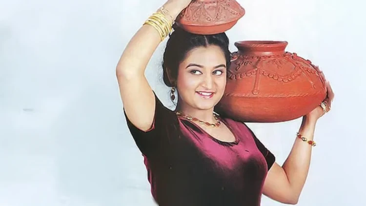 অন্তরঙ্গ দৃশ্যে অভিনয় করতে বাধ্য হন মোহিনী