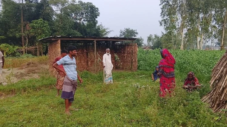 পীরগাছায় জমিতে ঘর তুলতে বাধার অভিযোগ