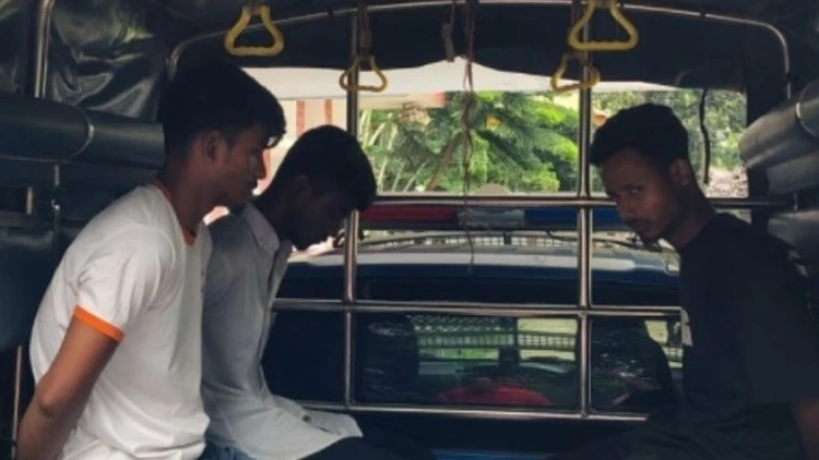 ঠাকুরগাঁওয়ে কিশোরীকে গণধর্ষণের সময় আটক ৩