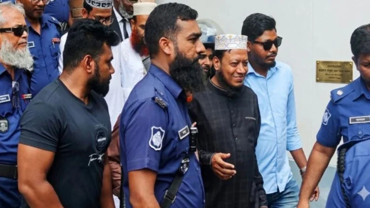 মানহানির ২ মামলায় স্থায়ী জামিন পেলেন মুফতি আমির হামজা