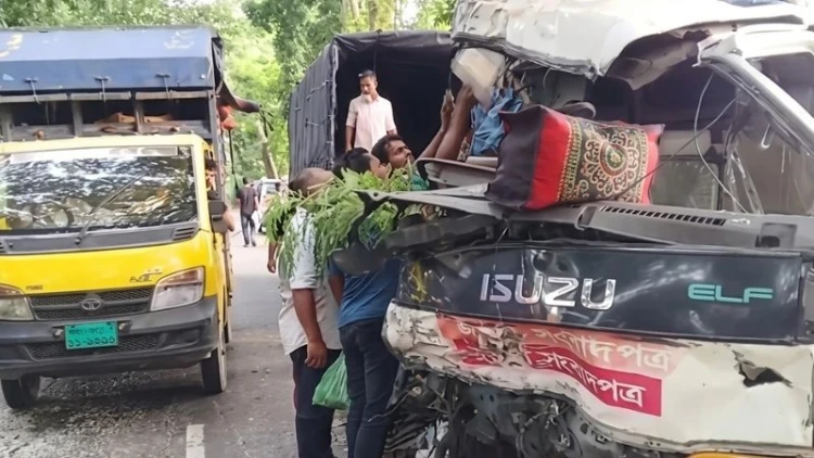 মাদারীপুরে সড়ক দুর্ঘটনায় নিহত ১, আহত ৪