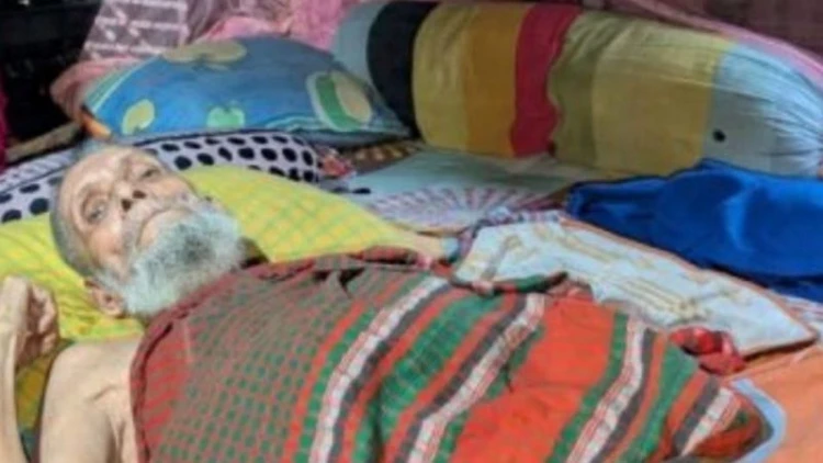 বিছানাবন্দি রিকশাচালক নকির মানবেতর জীবনযাপন