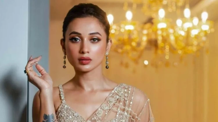টলিউড অভিনেত্রী মিমি চক্রবর্তীর বিরুদ্ধে শেষমেশ দুই মামলা দায়ের
