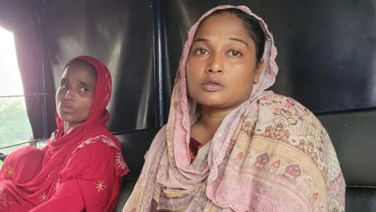 নারী মাদক কারবারিকে পুলিশে দিল জনতা