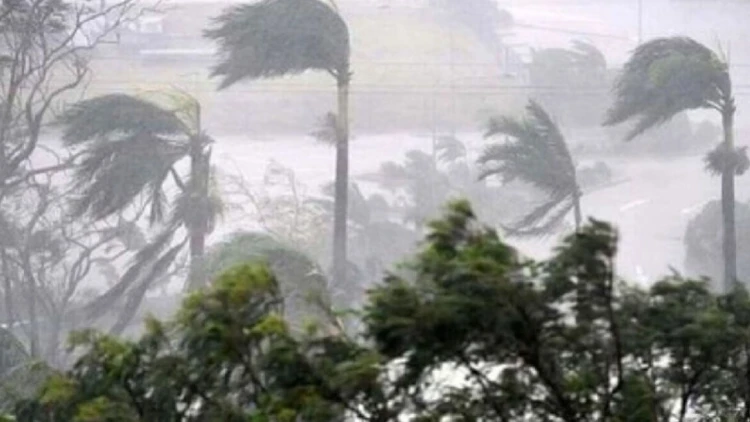 দেশের ১৩ অঞ্চলে ঝড়ো হাওয়ার পূর্বাভাস, নদীবন্দরে সতর্কতা