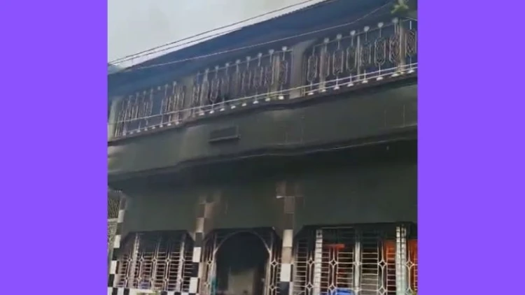 কিশোরগঞ্জে মাদক সম্রাজ্ঞী জোসনার বাড়ি পুড়িয়ে দিল বিক্ষুব্ধ জনতা