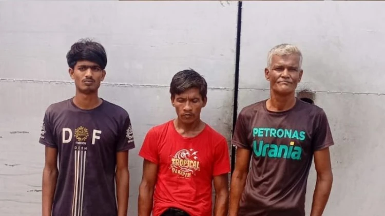 নাটোরে মাদক সেবনের সময় তিনজন আটক