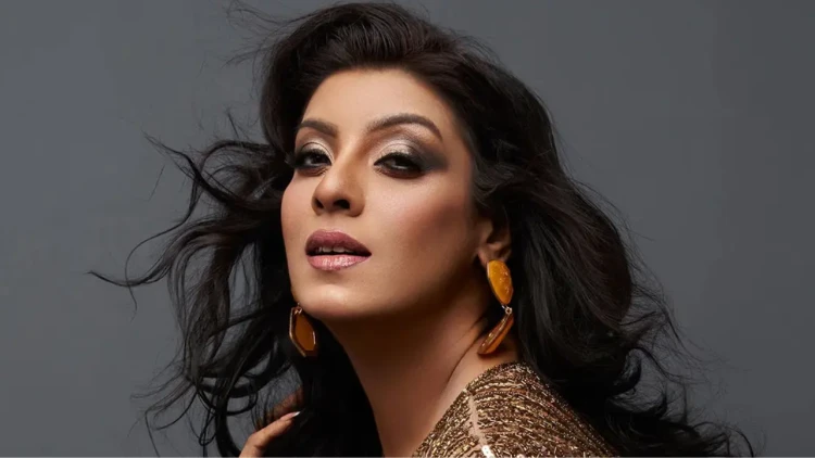 নতুন ভূমিকায় মৌ