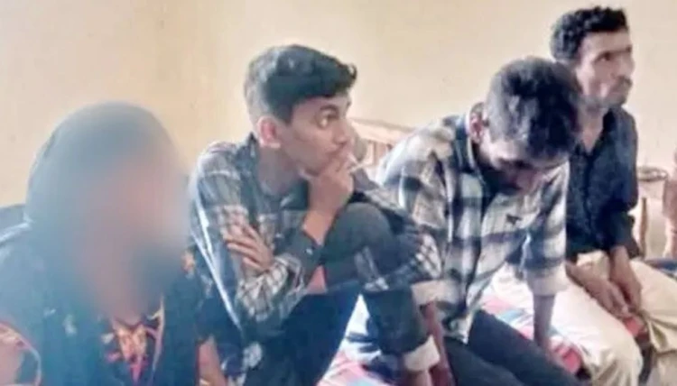 সীমান্তে অনুপ্রবেশকালে চারজনকে আটক করেছে স্থানীয়রা