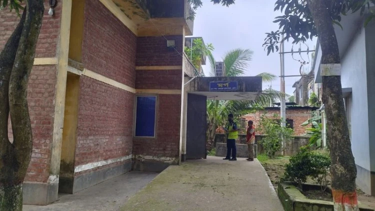 বাবার ট্রাকেই ছেলের মৃত্যু, ফেনীতে নিহত ২