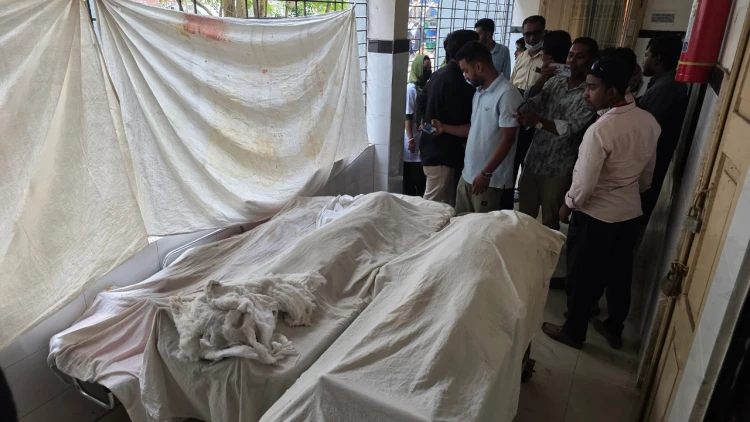 রায়পুরে একই পরিবারের ৩ জনকে গলা কেটে হত্যা