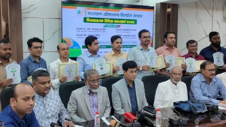 কৃষি সাংবাদিকতায় অ্যাওয়ার্ড পেলেন ৯ সাংবাদিক