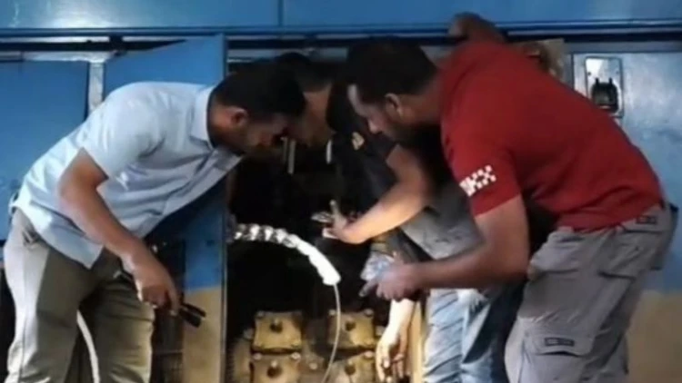 ট্রেনের ইঞ্জিনে গাঁজা, আটক ১