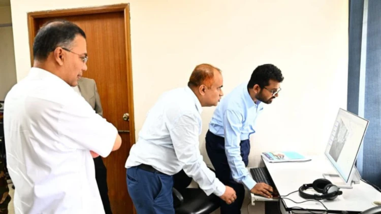মহাকাশ গবেষণা প্রতিষ্ঠান ‘স্পারসো’ পরিদর্শনে প্রধানমন্ত্রী