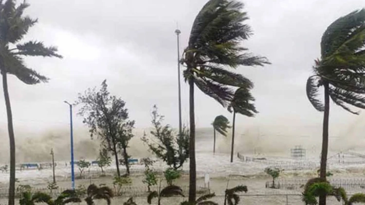 ১২ জেলায় ঝড়ের শঙ্কা, নদীবন্দরে সতর্কতা জারি