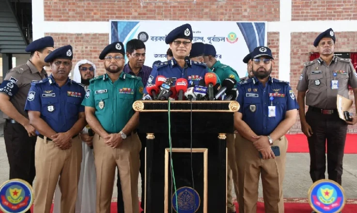 নতুন পোশাকে মাঠে নামল বাংলাদেশ পুলিশ