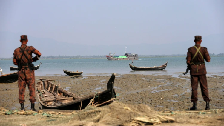 মিয়ানমারে বিস্ফোরণে কাঁপছে টেকনাফ সীমান্ত
