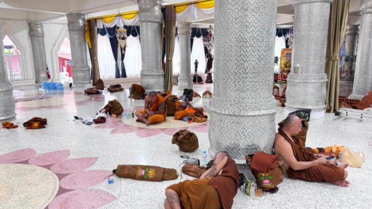 থাইল্যান্ডে পিকআপের ধাক্কায় ৮ বৌদ্ধ সন্ন্যাসী নিহত