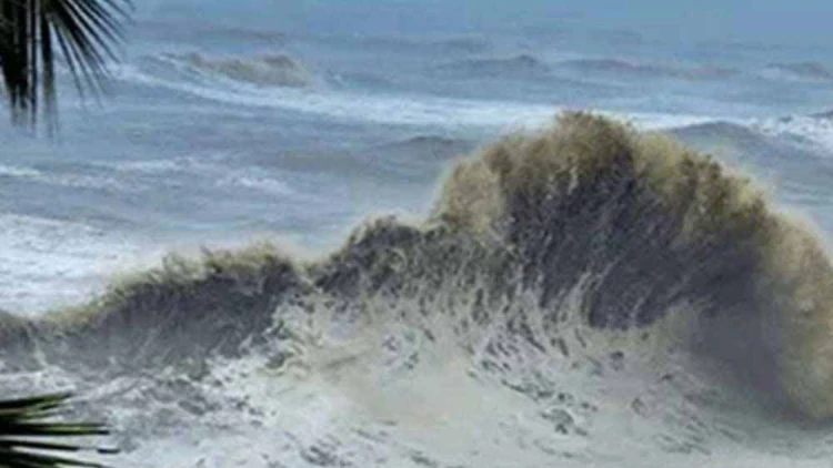 বঙ্গোপসাগরে নিম্নচাপ, সমুদ্রবন্দরে ৩ নম্বর সতর্কসংকেত জারি