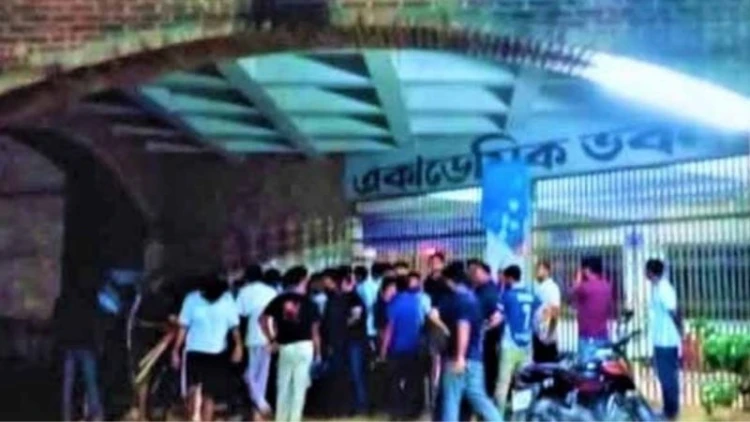 ভাসানী বিশ্ববিদ্যালয়ে খেলা দেখা নিয়ে সংঘর্ষে আহত ১০