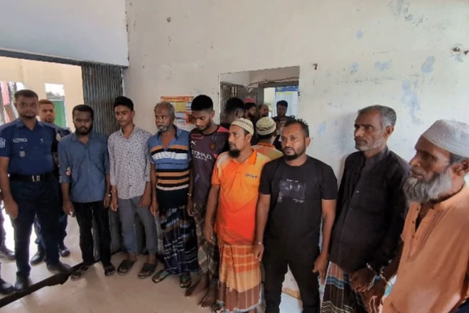 বরিশালে থানায় হামলার ঘটনায় আটক ১৮ জন