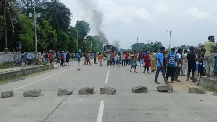 রংপুরে বাসচাপায় মাদ্রাসা সুপার নিহত