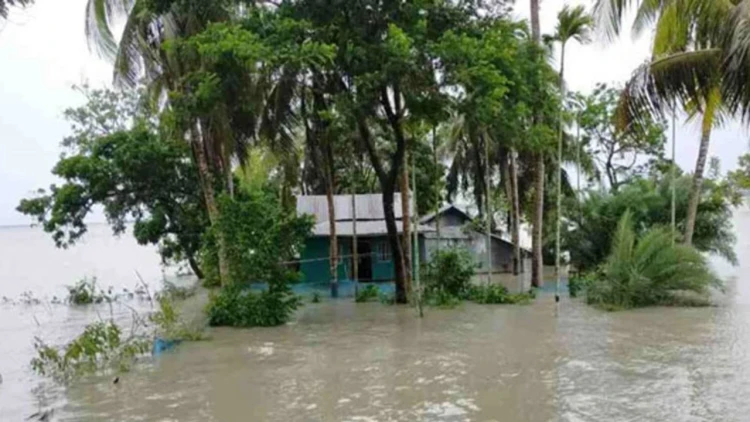 ভারী বৃষ্টিতে আগামী ২৪ থেকে ৭২ ঘণ্টায় ৮ জেলায় আকস্মিক বন্যার আশঙ্কা