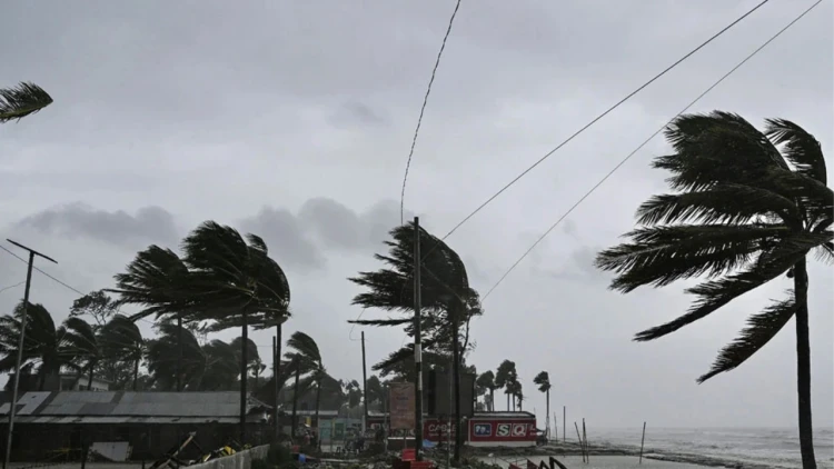 সন্ধ্যার মধ্যে দেশের ৫ জেলায় ৬০ কিমি বেগে ঝড়ের পূর্বাভাস