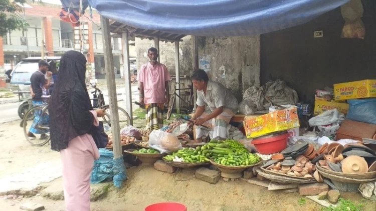 পাঁচবিবিতে টানা বর্ষণে বেড়েছে সবজির দাম
