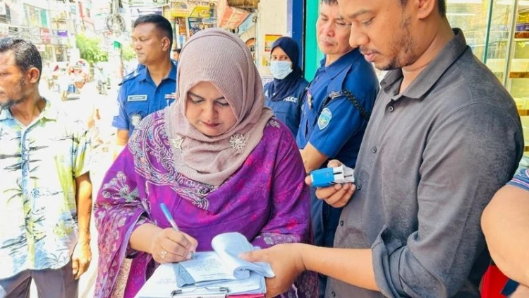 অস্বাস্থ্যকর পরিবেশে খাদ্য তৈরি, ফেনীতে দুই রেস্তোরাঁকে জরিমানা