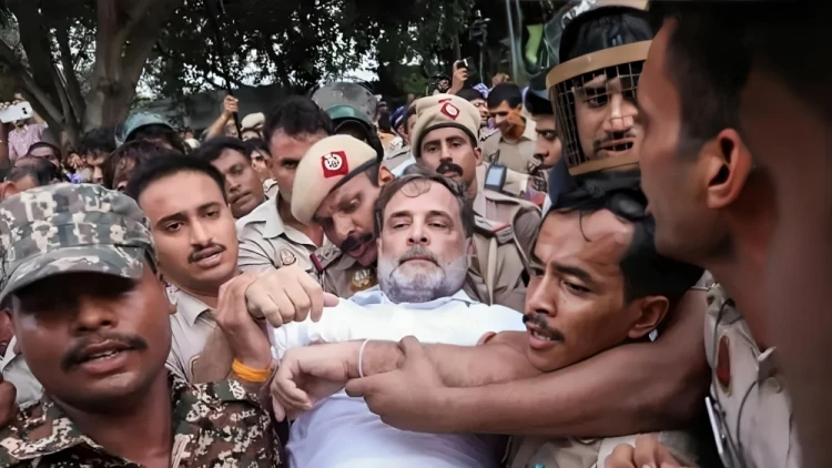আটকের সময় পুলিশ বলেছে ‘মোদি সরকারের পতন ঘটাও’: রাহুল গান্ধী