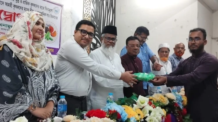মনিরামপুরে কৃষকদের মাঝে বিনামূল্যে বীজ ও সার বিতরণ