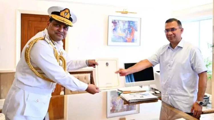 প্রধানমন্ত্রীর সঙ্গে নবনিযুক্ত নৌপ্রধান খোন্দকার মিসবাহ উল আজীমের সাক্ষাৎ