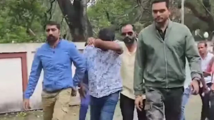 ভারতে প্রশ্নফাঁসের মাস্টারমাইন্ড বিজেন্দ্র গুপ্ত গ্রেপ্তার