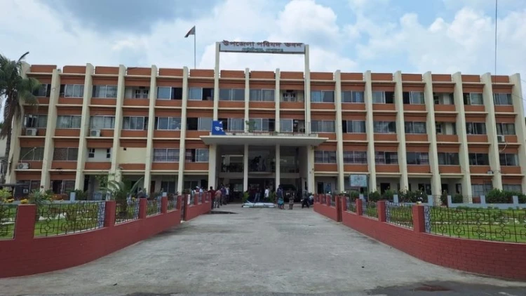 কোটালীপাড়ায় গভীর নলকূপের অভাব: স্বাস্থ্যঝুঁকিতে সাধারণ মানুষ