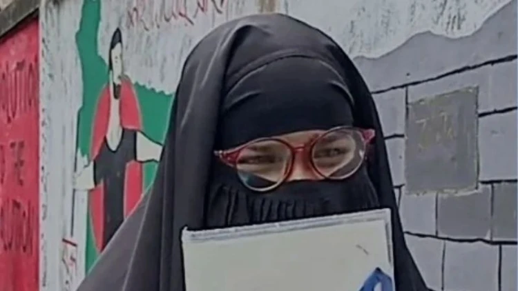 বাড়িতে বাবার লাশ রেখে পরীক্ষাকেন্দ্রে আয়েশা
