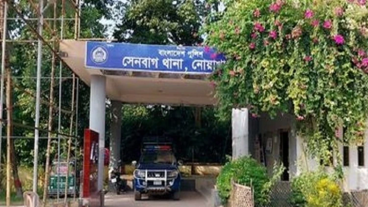 নিজের মেয়েকে উত্ত্যক্তের অভিযোগে বাবাকে বেত্রাঘাত
