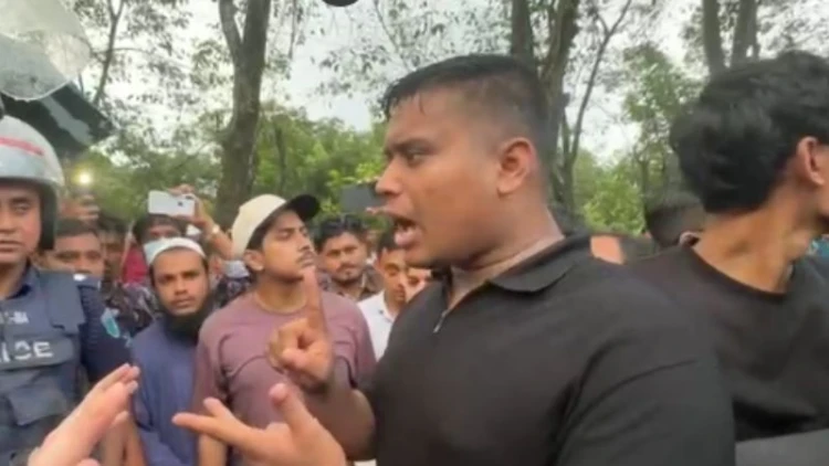 এনসিপির কেন্দ্রীয় নেতারা এখন বাহুবলে