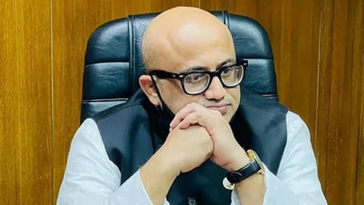 আওয়ামী প্রতিমন্ত্রী মুরাদকে আদালতে হাজির হতে বিজ্ঞপ্তির নির্দেশ